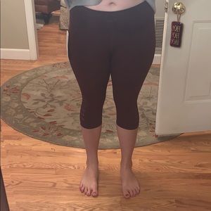 Maroon Reveal crop Lululemon